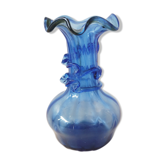 Vase en verre bleu soufflé