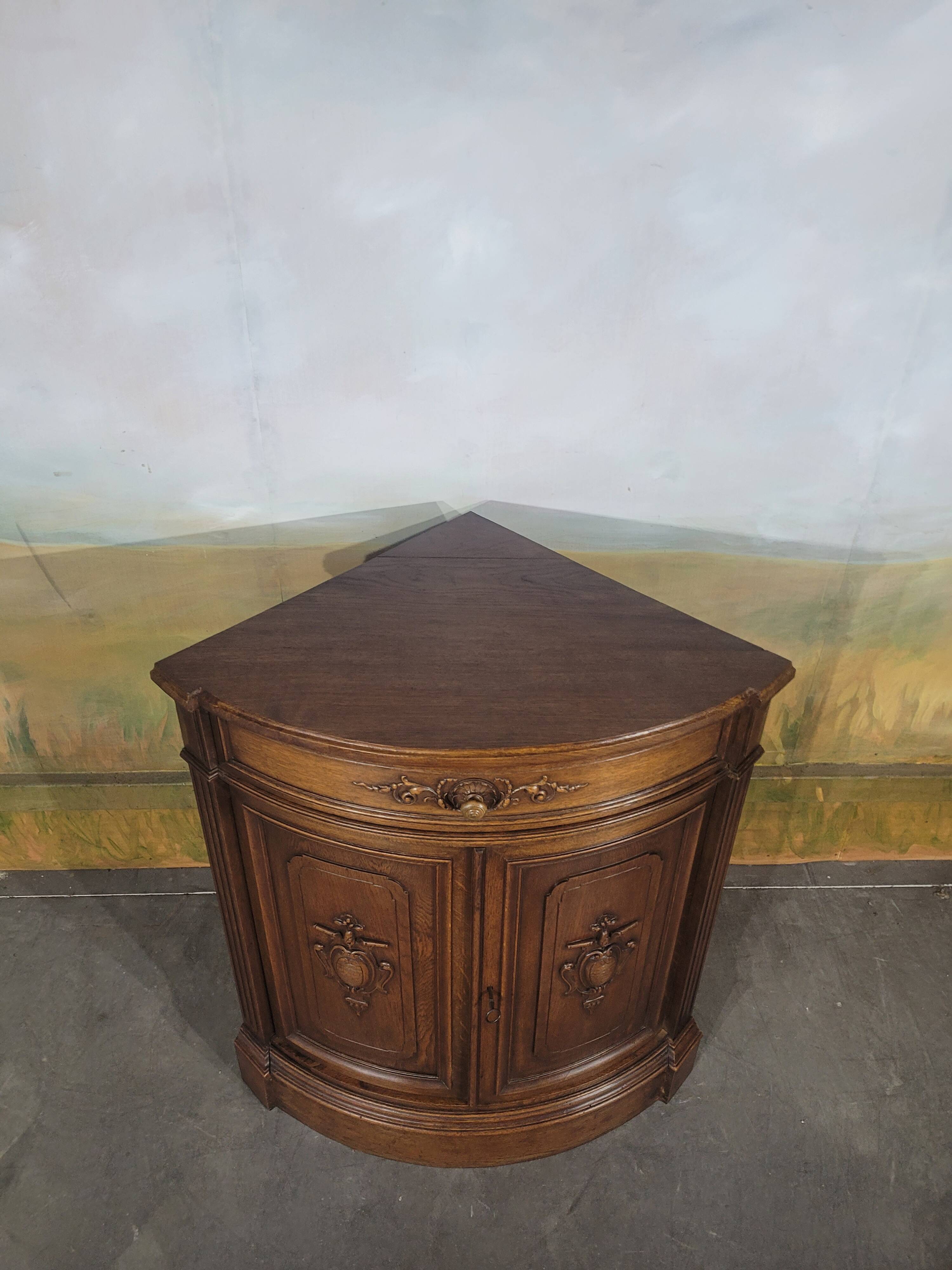 Encoignure en chêne XIX ème