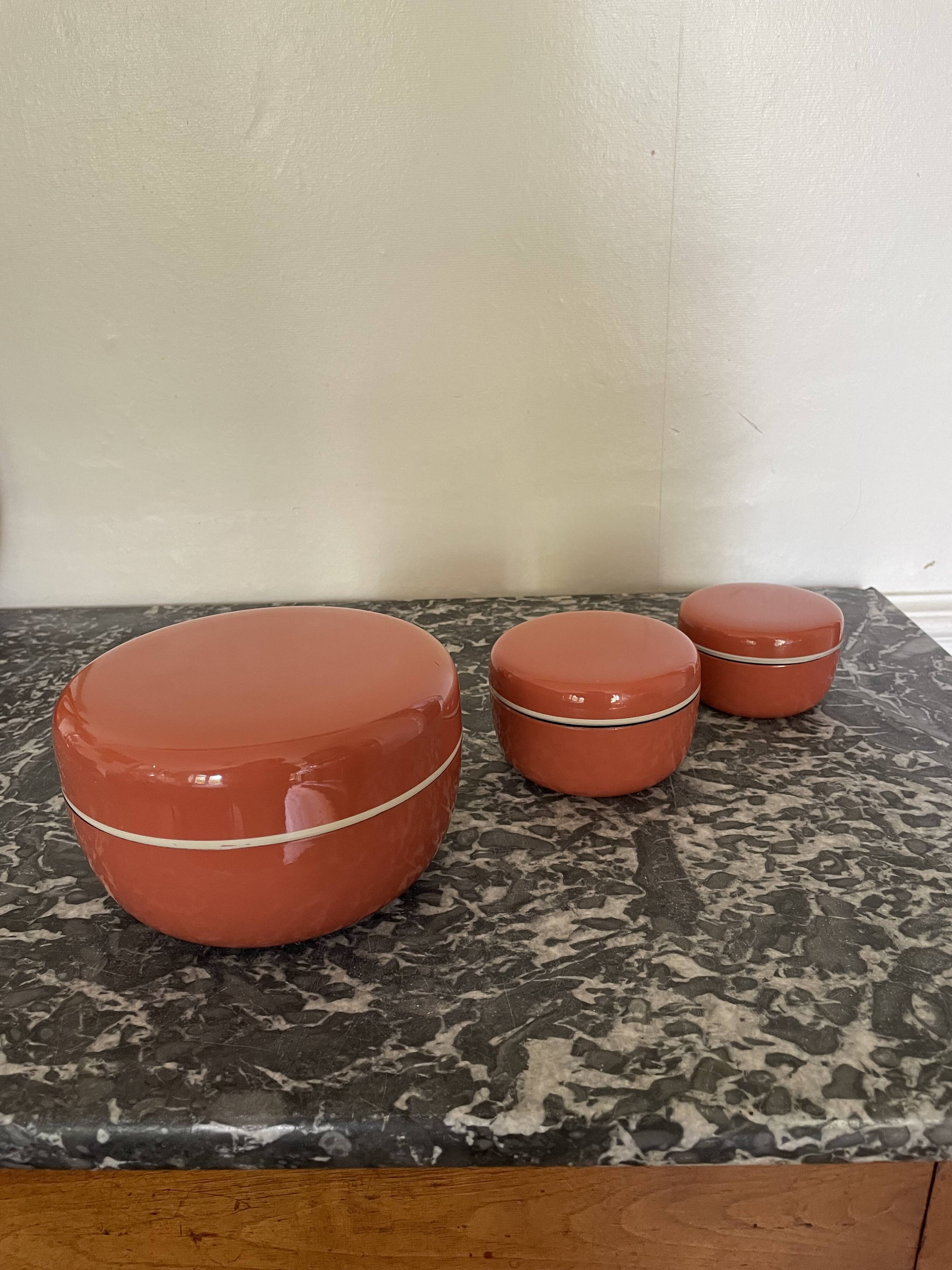 Pull-out boxes in bakelite lacquered 70s