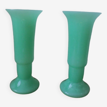 paire de vases en verre, couleur vert