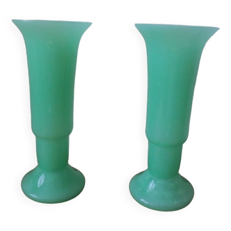 paire de vases en verre, couleur vert