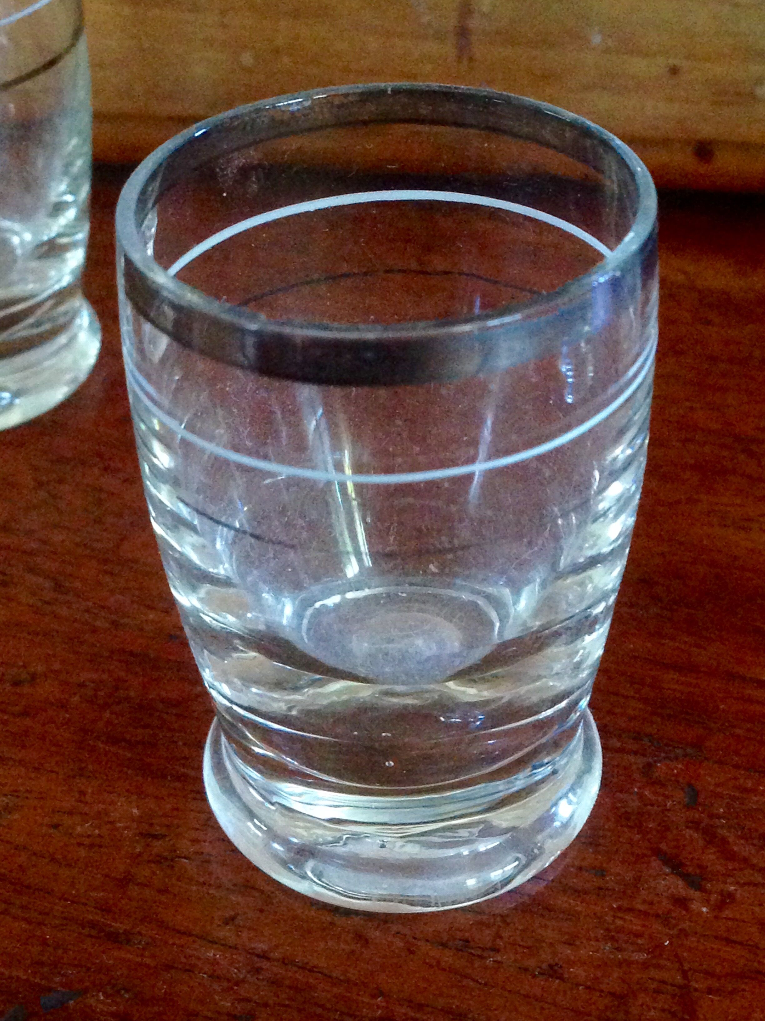 Verres anciens à liqueurs
