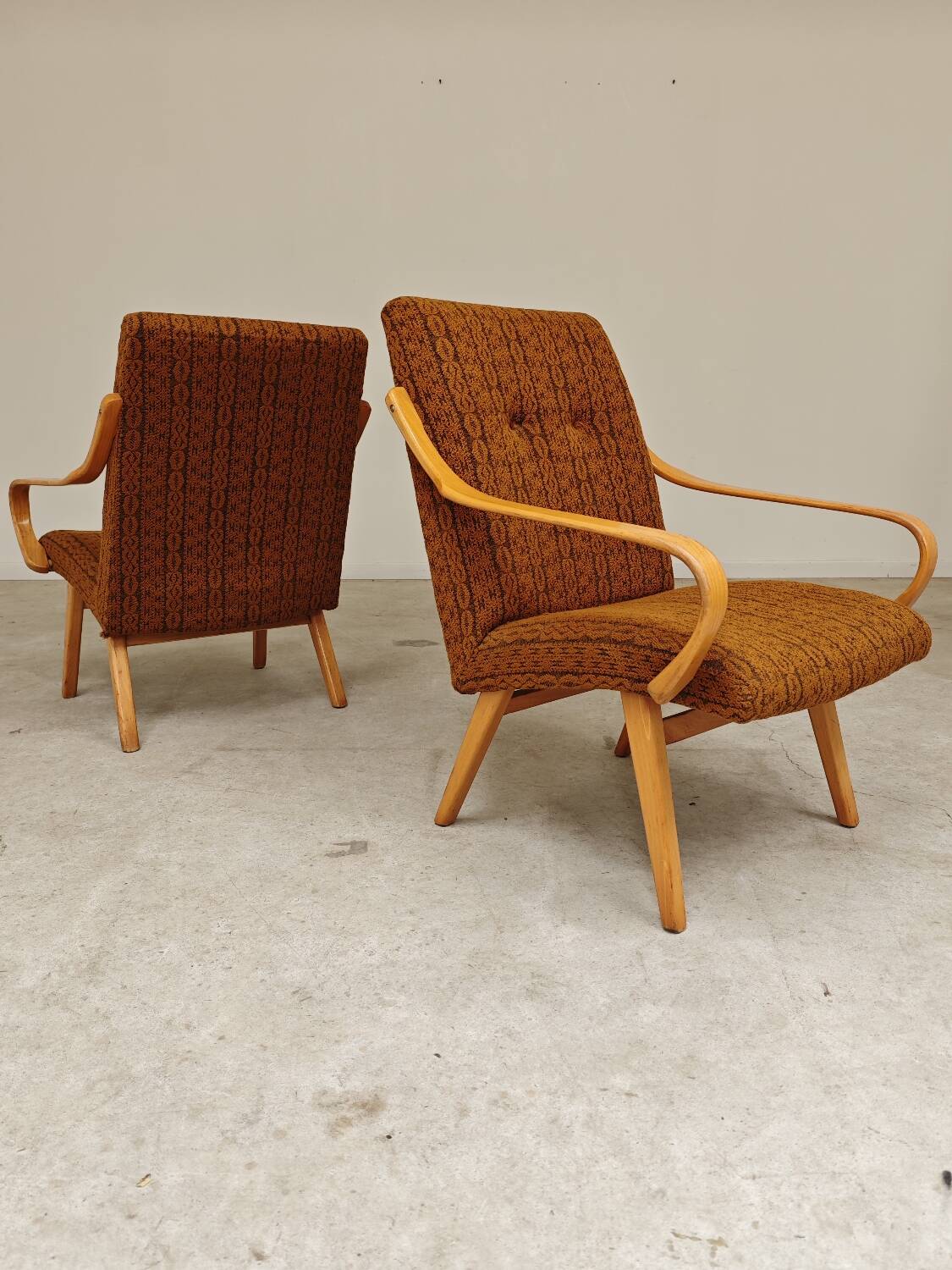 Pair of armchairs 6953 by Jaroslav Smidek for TON (Thonet)