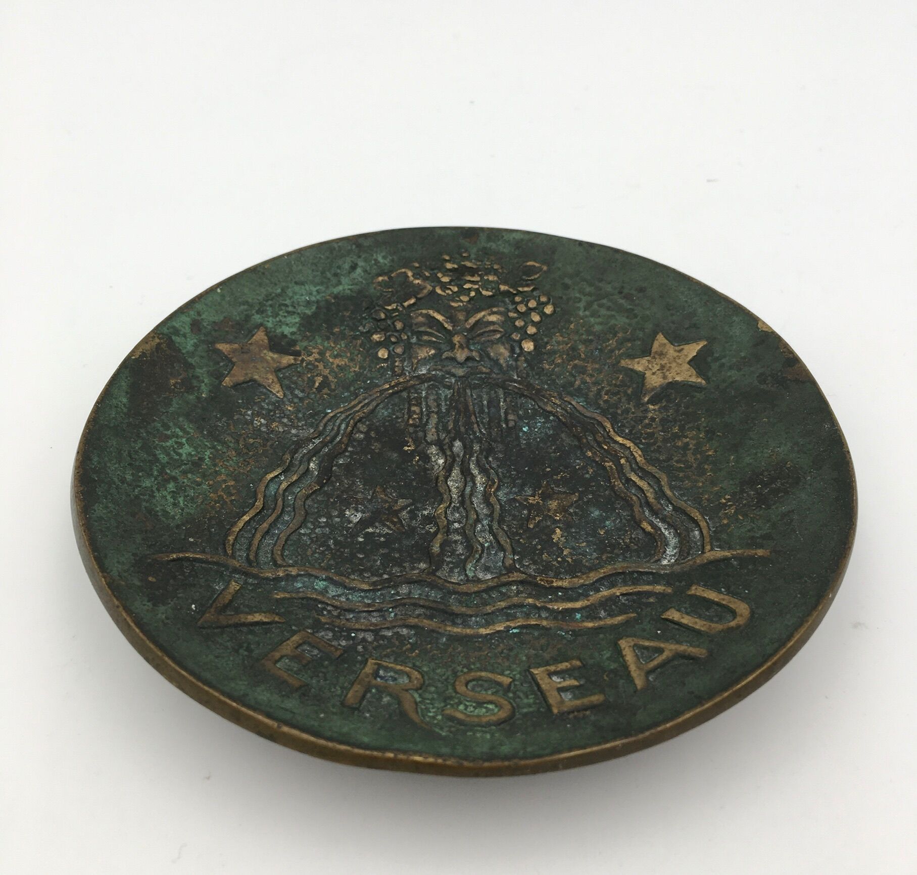 Max Le Verrier bronze trinket bowl, decoration of the sign of the zodiac Aquarius, 1930/1940