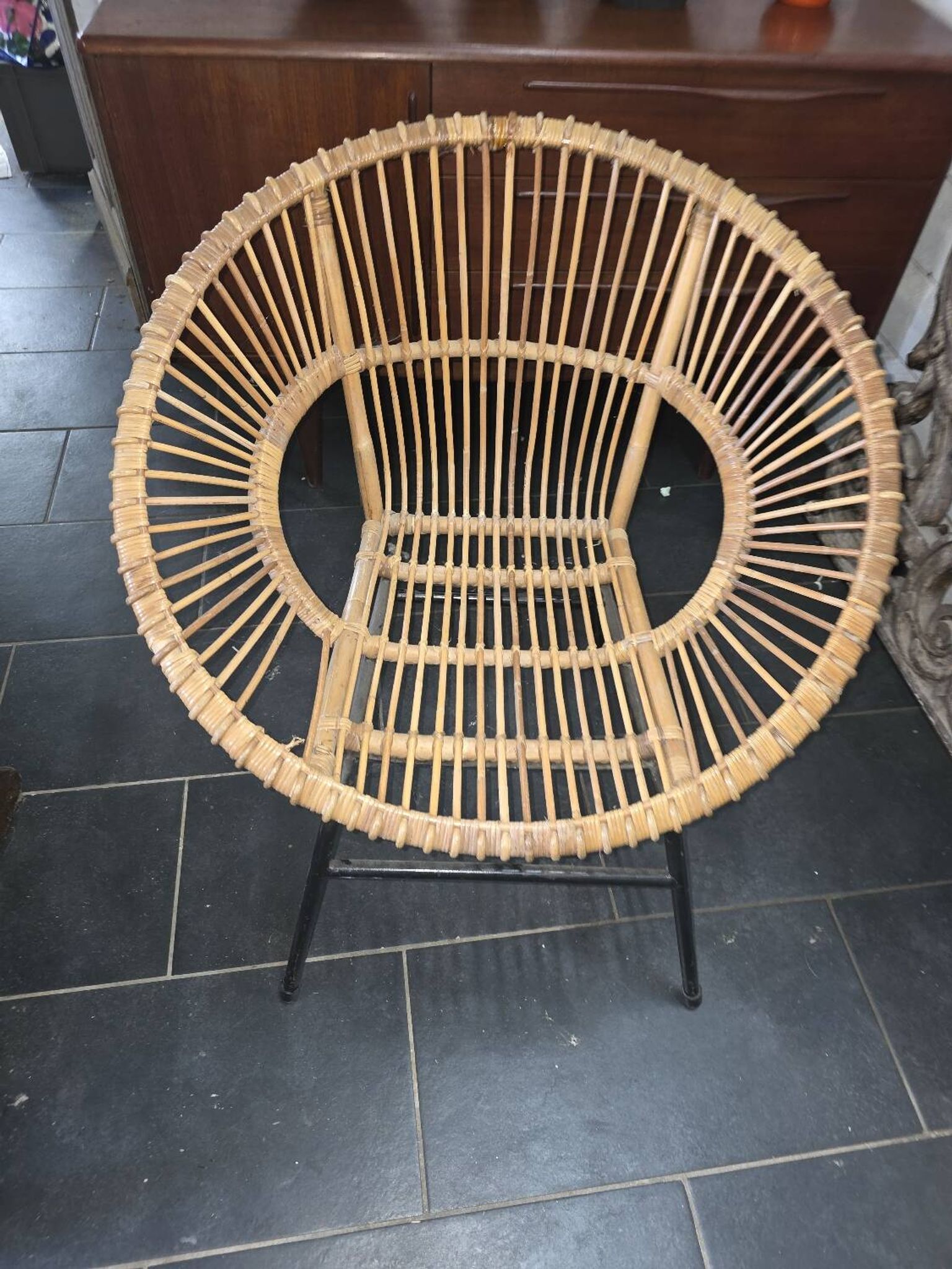 Vintage 70s rattan and metal sun lounger