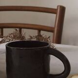 Petite tasse en grès noir