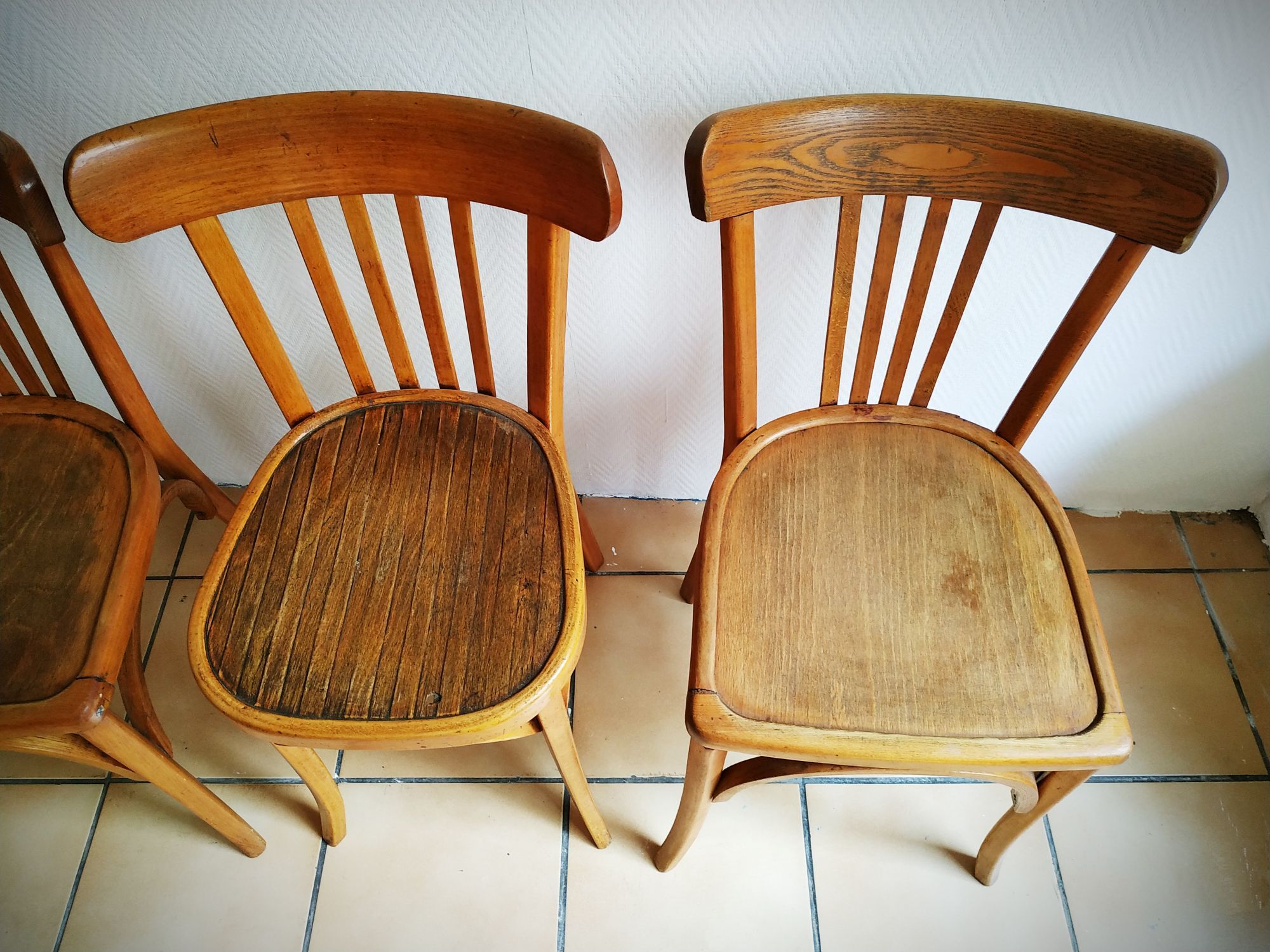 Série de quatre chaises bistrot