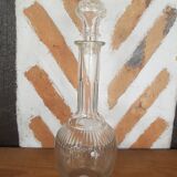 Carafe ancienne en verre avec bouchon