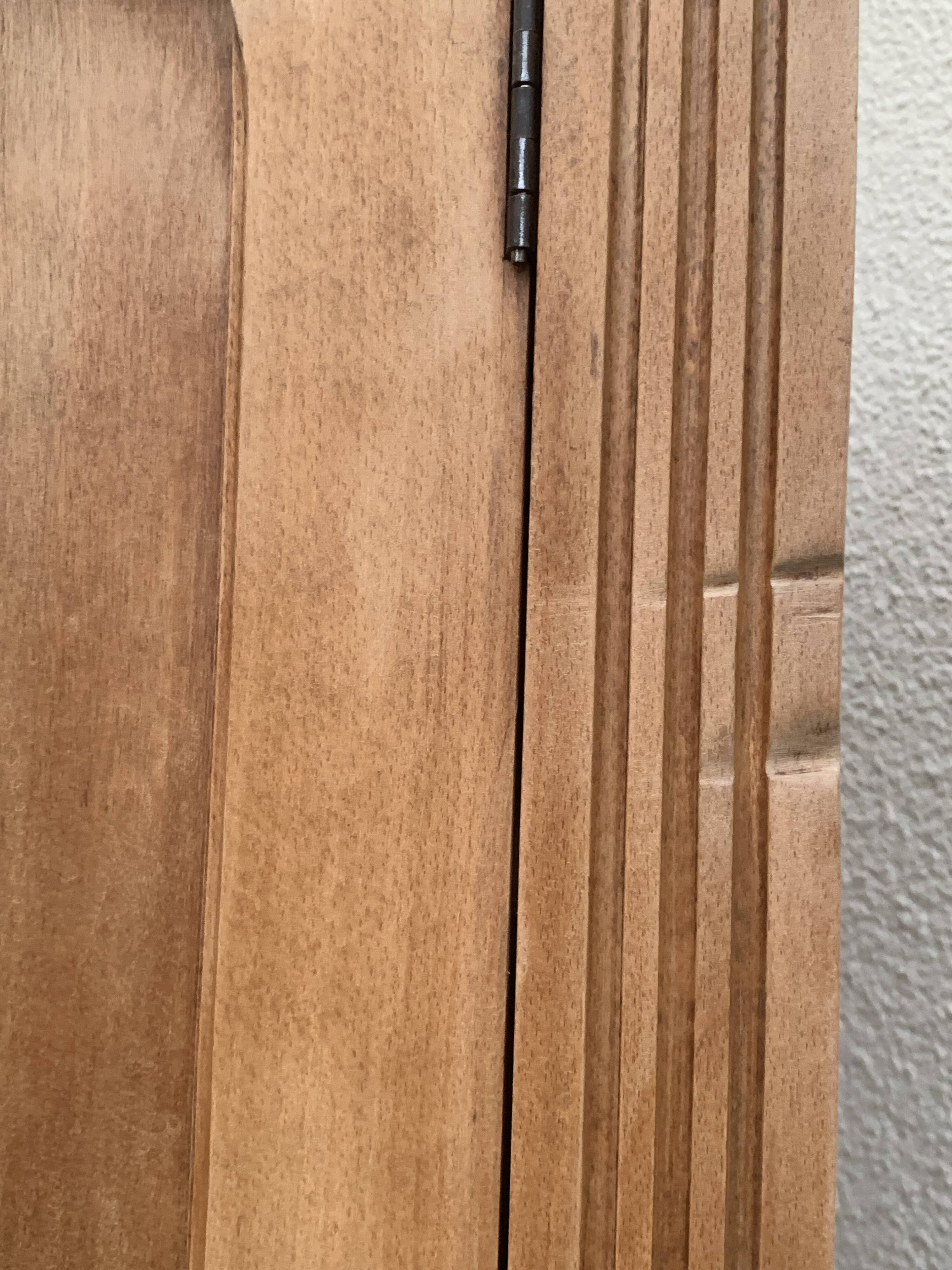 Armoire parisienne panneautée en bois brut, 1930