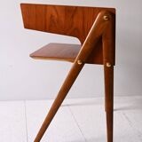 Paire de tables de chevet scandinaves des années 1950 avec étagère