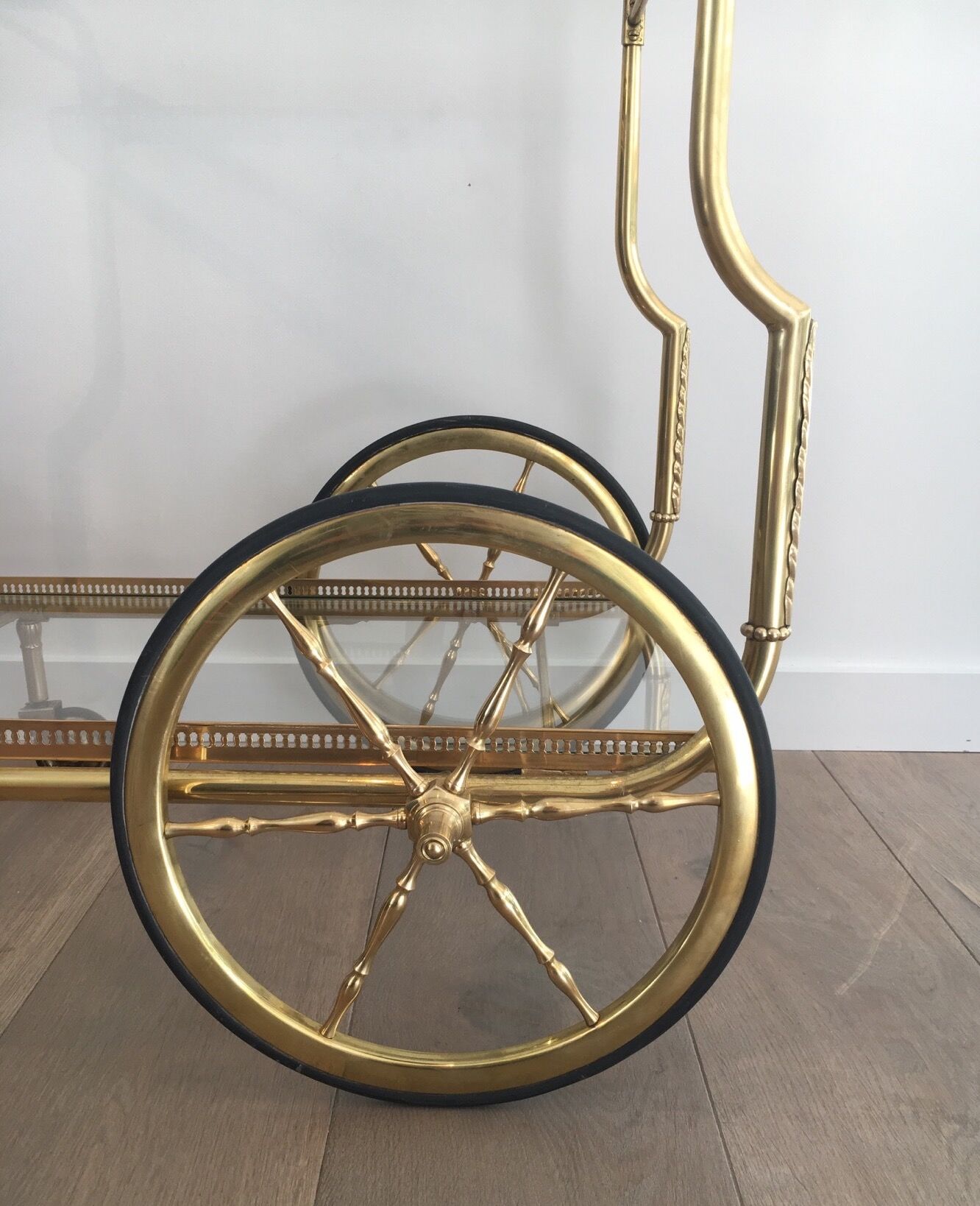 Neo-classical table in gilded metal and glass
