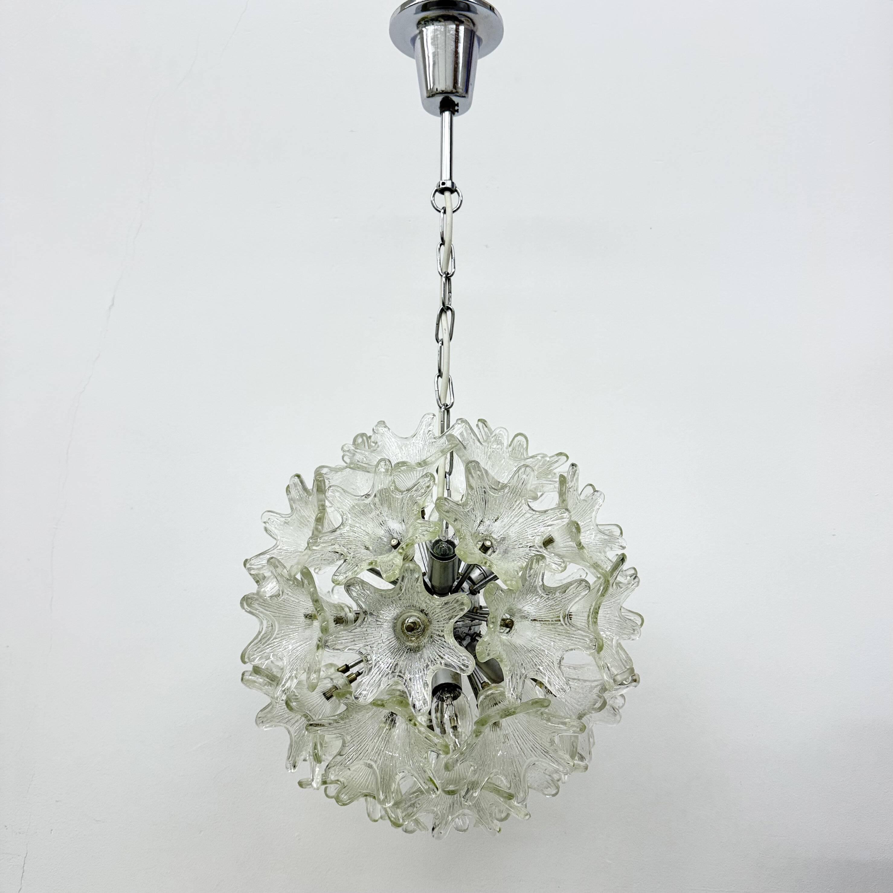 Spectacular Murano glass flower chandelier by Venini for VeArt, Italy 1970s