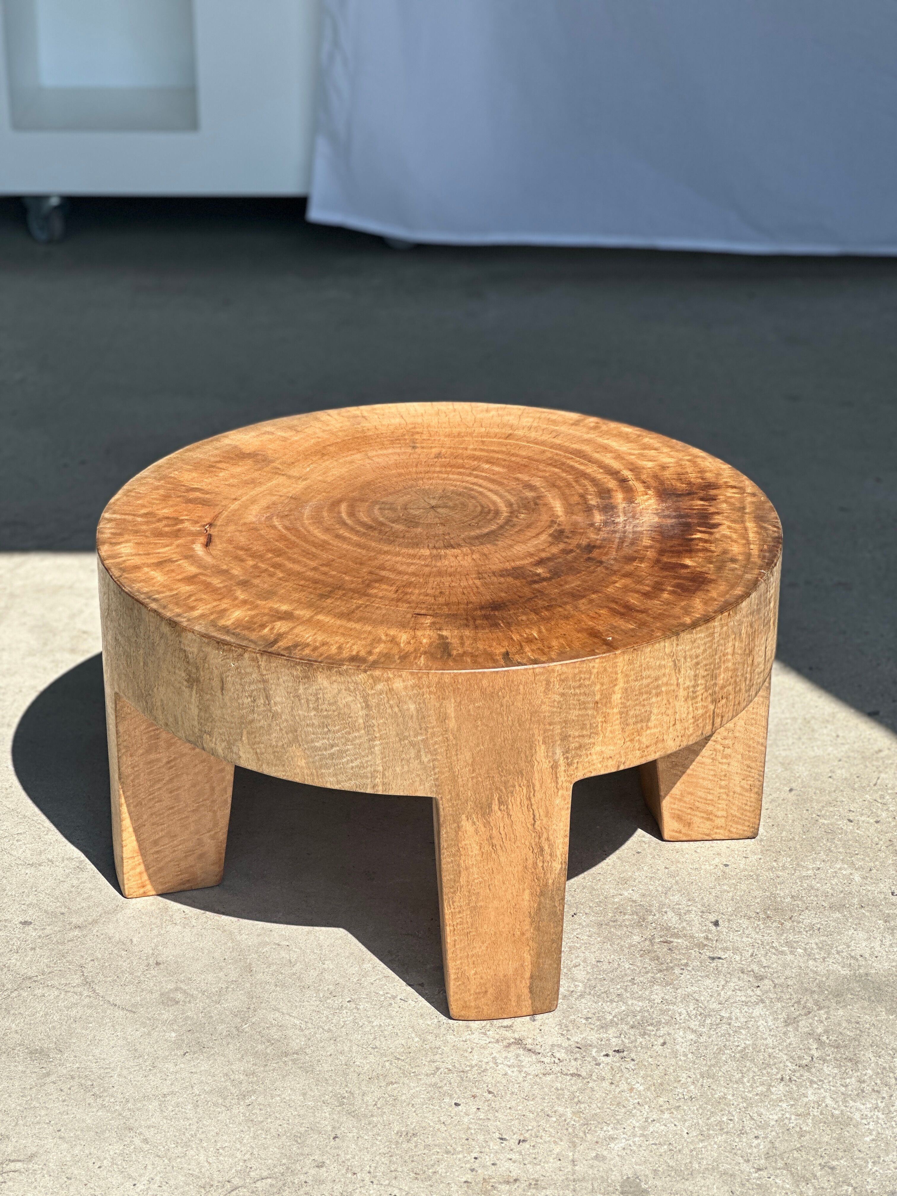 Quadripod coffee table in solid wood monoxyl natural color (dark)