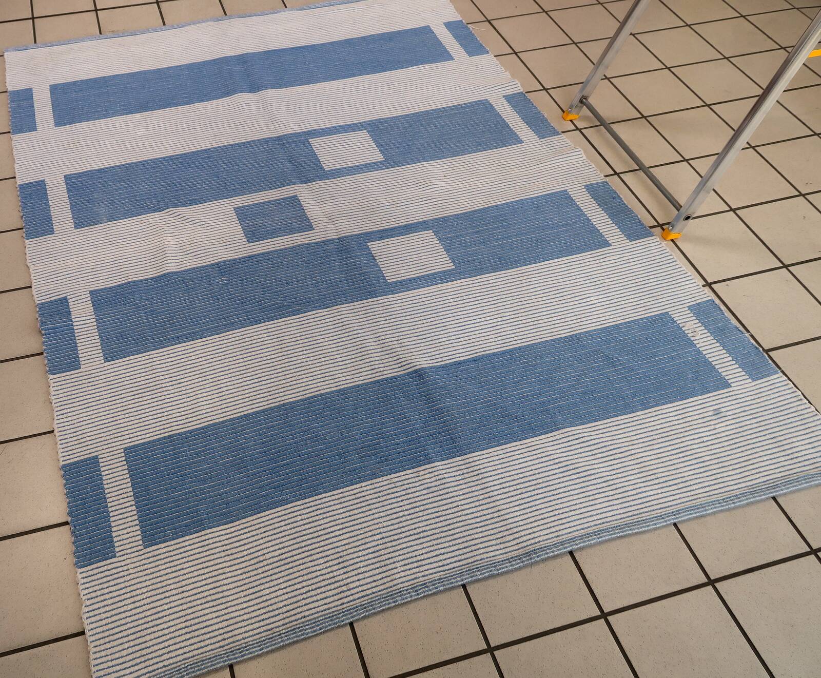 Tapis Vintage Dhurri Indien en Coton (141cm x 193cm), Années 1970, Élégance