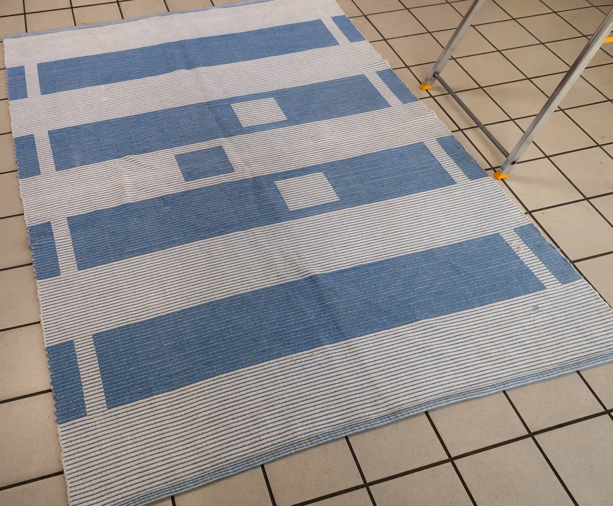 Tapis Vintage Dhurri Indien en Coton (141cm x 193cm), Années 1970, Élégance