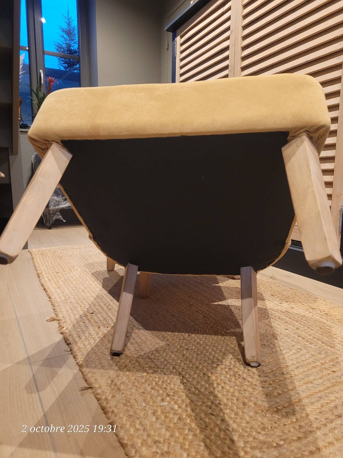 Paire de petits fauteuils d'appoint jaunes