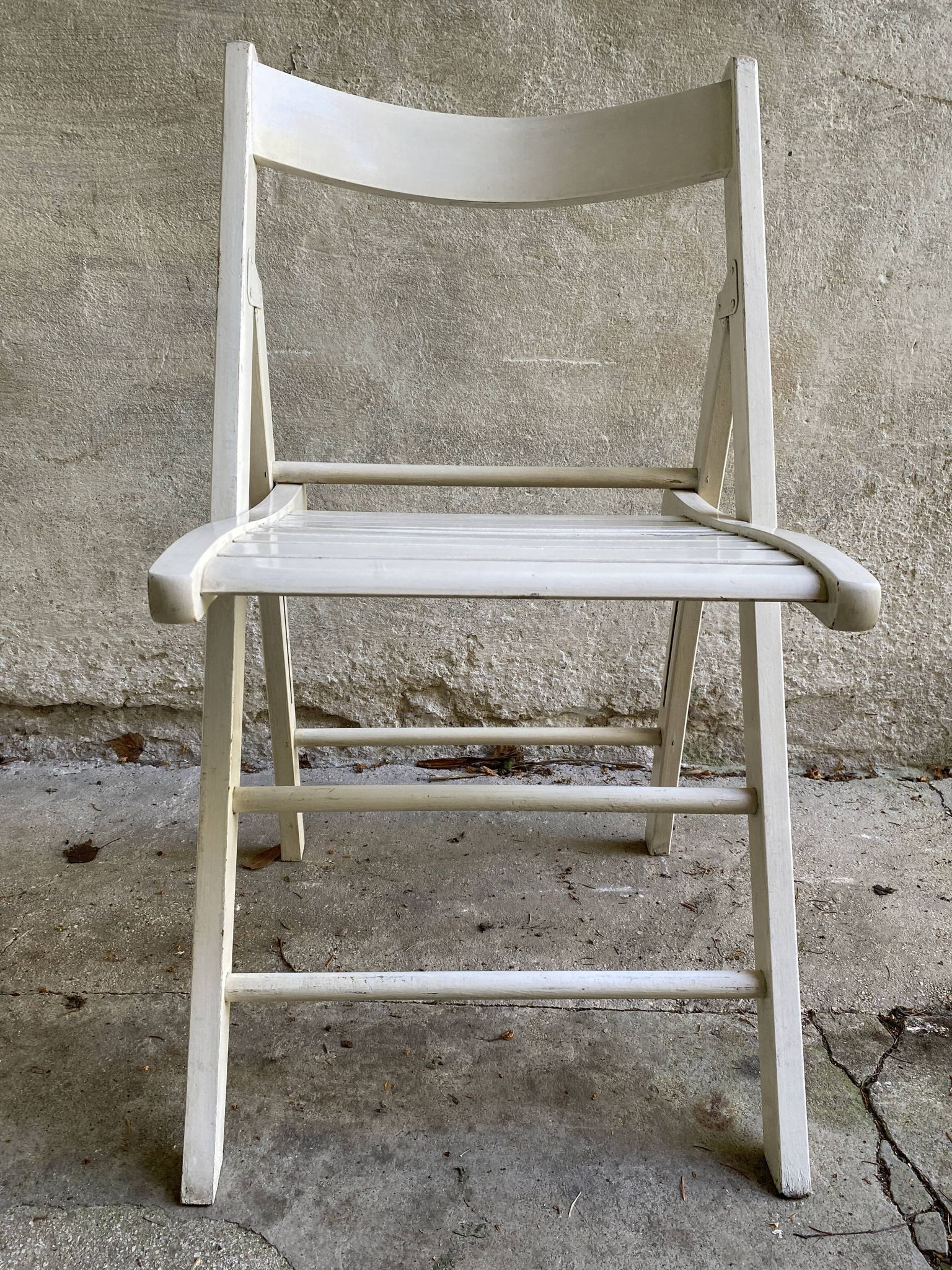 Extra folding chair / garden chair / vintage white lacquered solid wood office chair