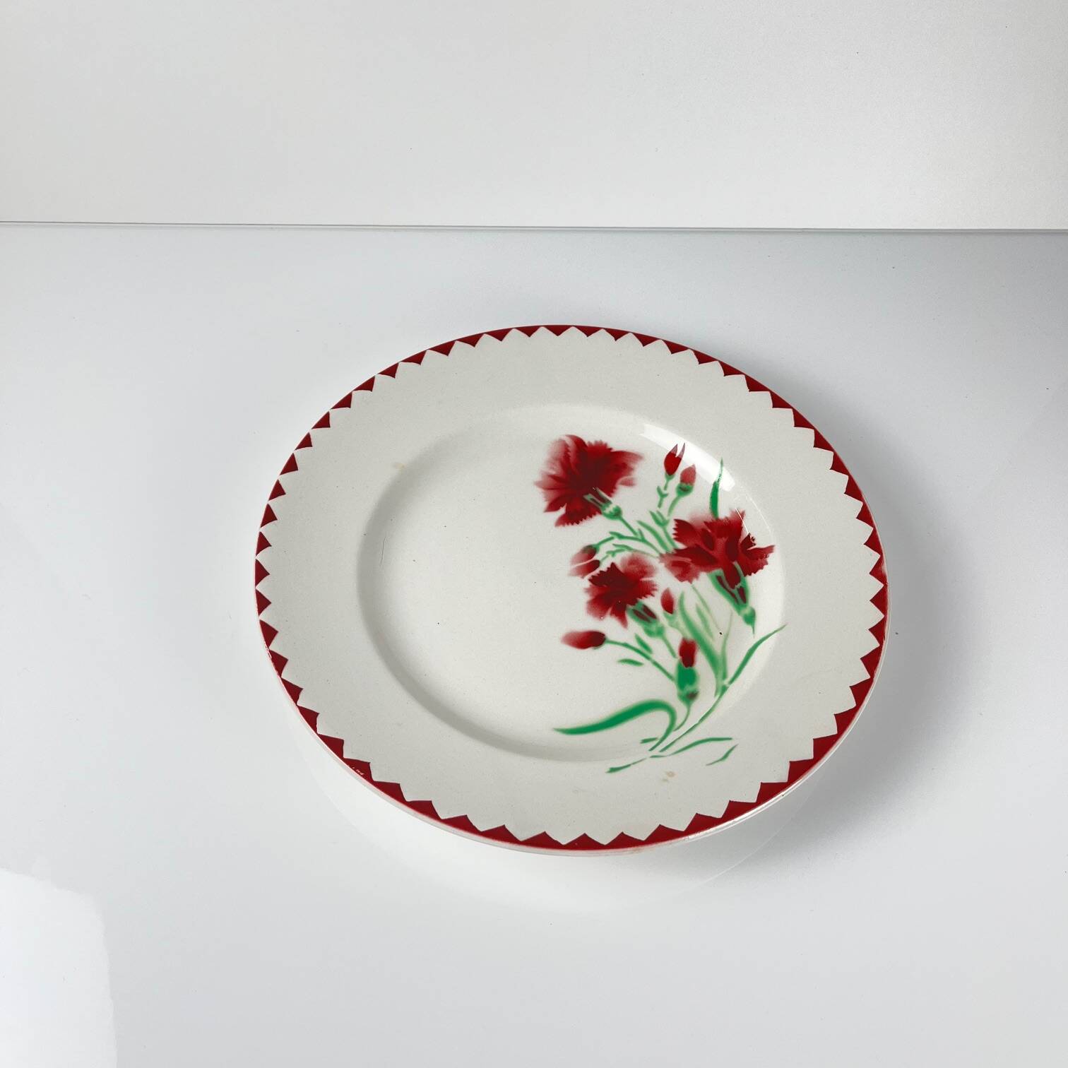 Round "Oeillet" dish Sarreguemines, 1920-50