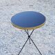 Table d’appoint des années 60 Table Whisky plateau en verre noir et métal doré piètement tripode en