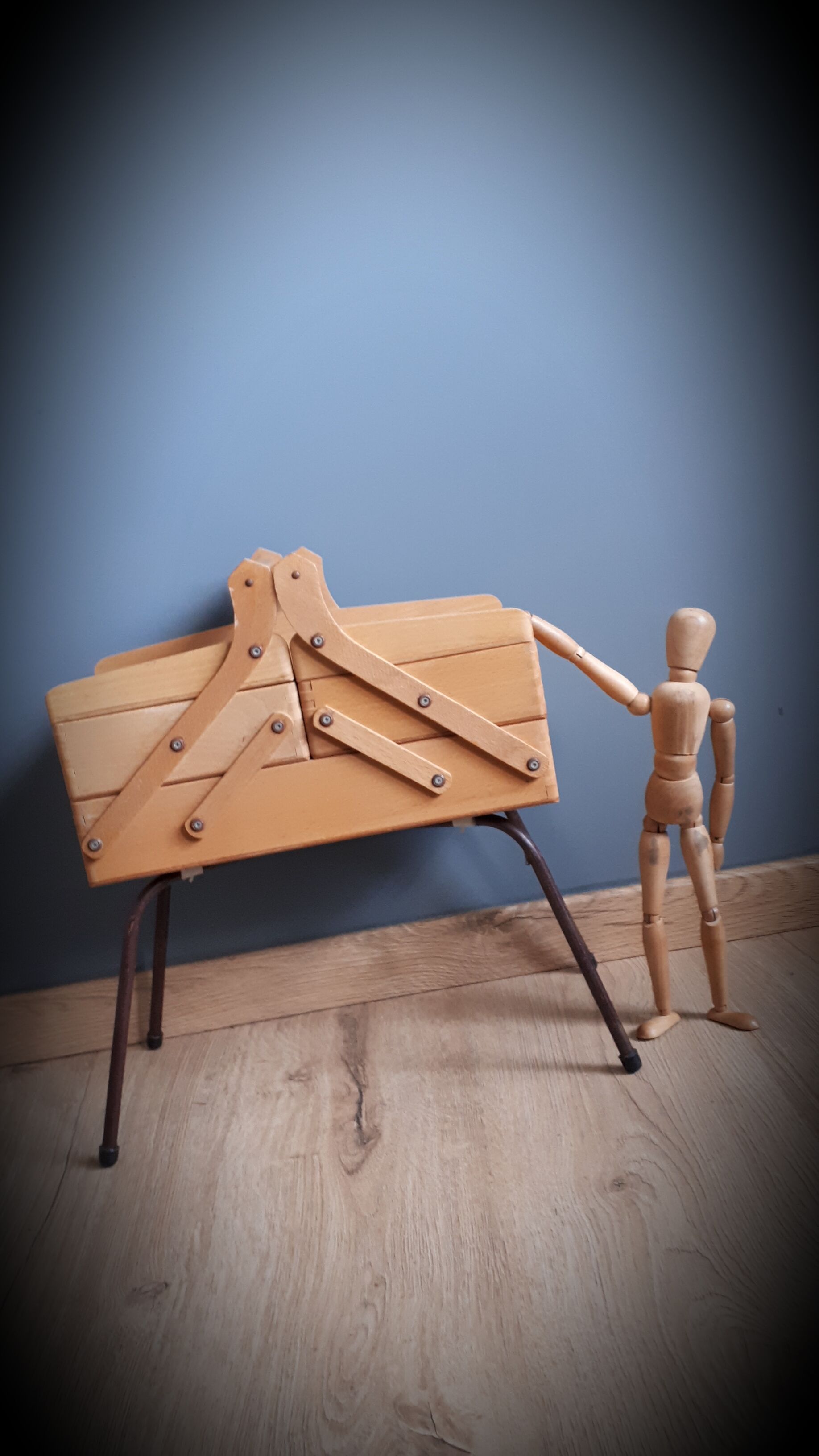 Former sewing worker on feet