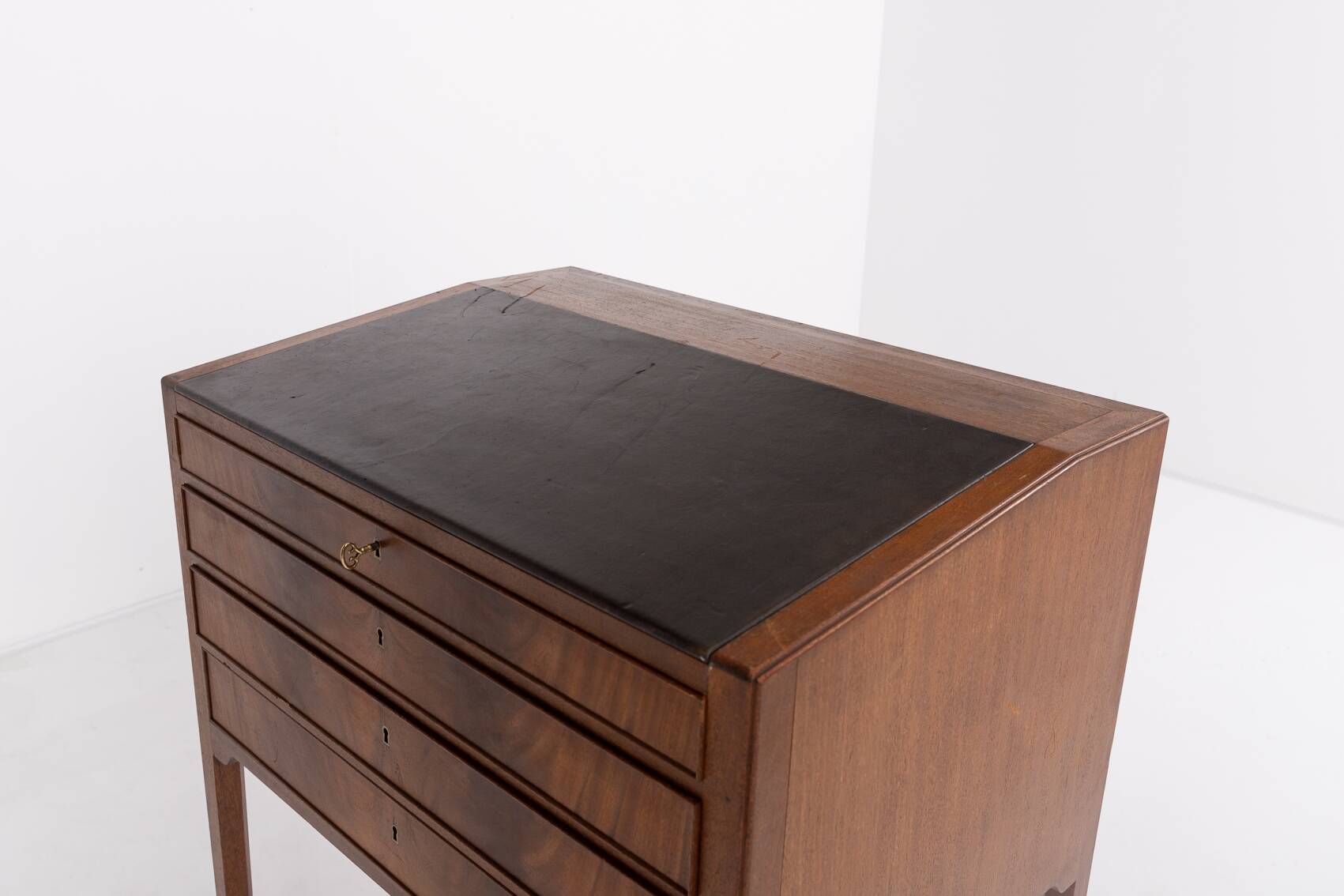 Bureau debout danois moderne du milieu du siècle de Frits Henningsen