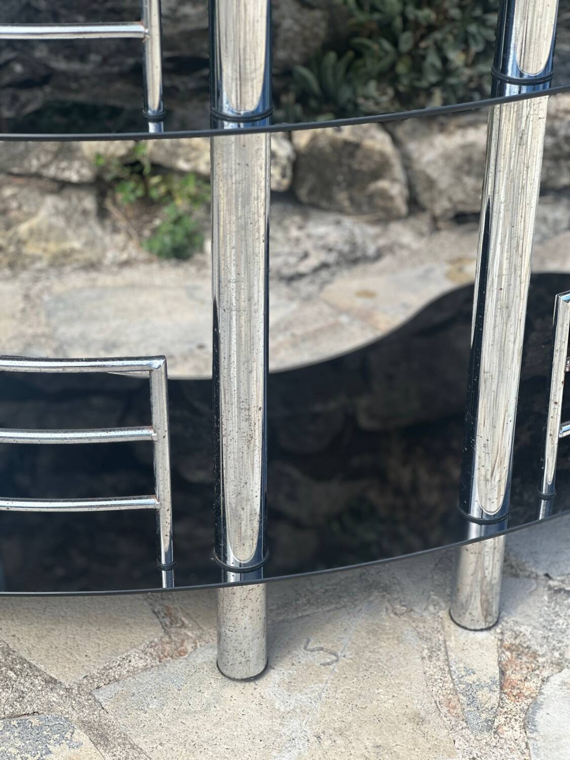 Bar en verre teinté et métal chromé