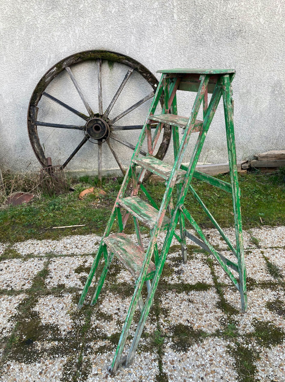 Escabeau d'artiste ancien patiné
