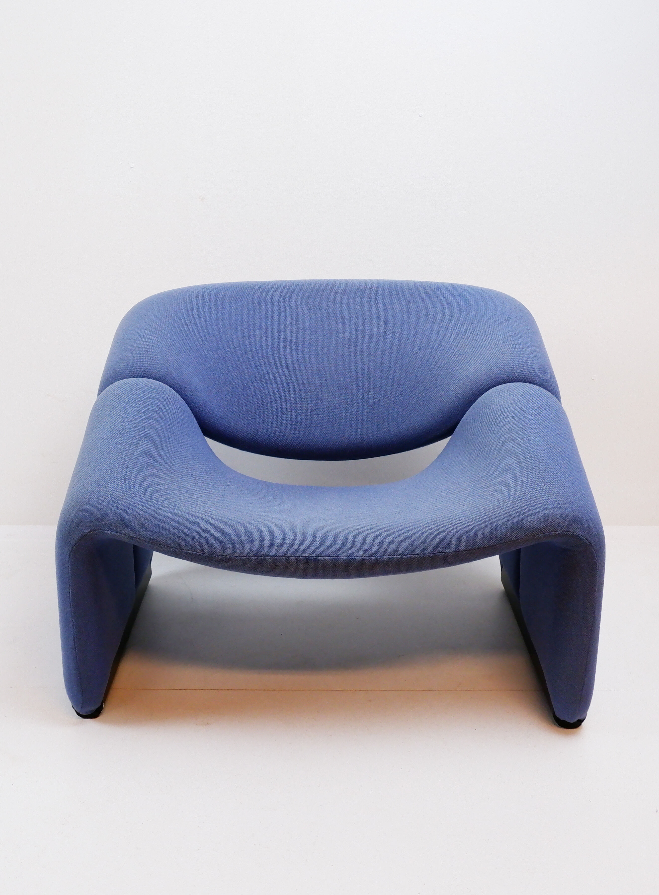 Artifort F598 M-chair by Pierre Paulin