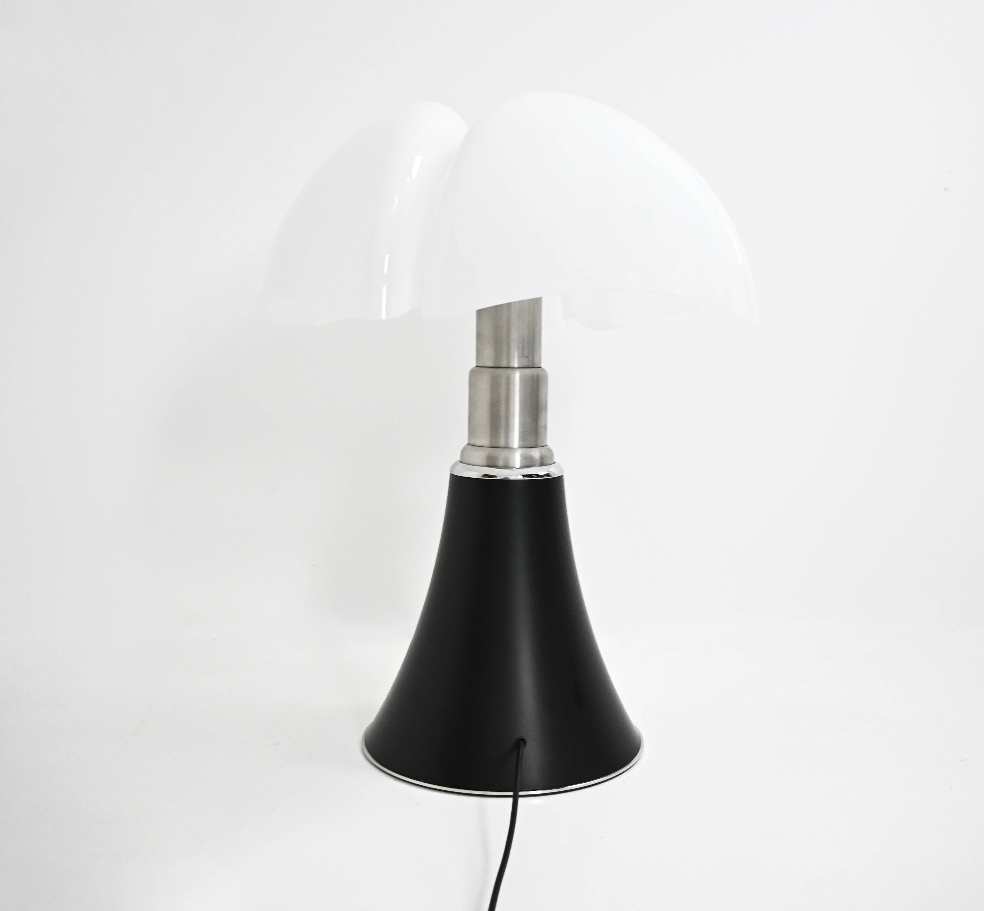 Black "Pipistrello" table lamp by Gae Aulenti for Martinelli.
