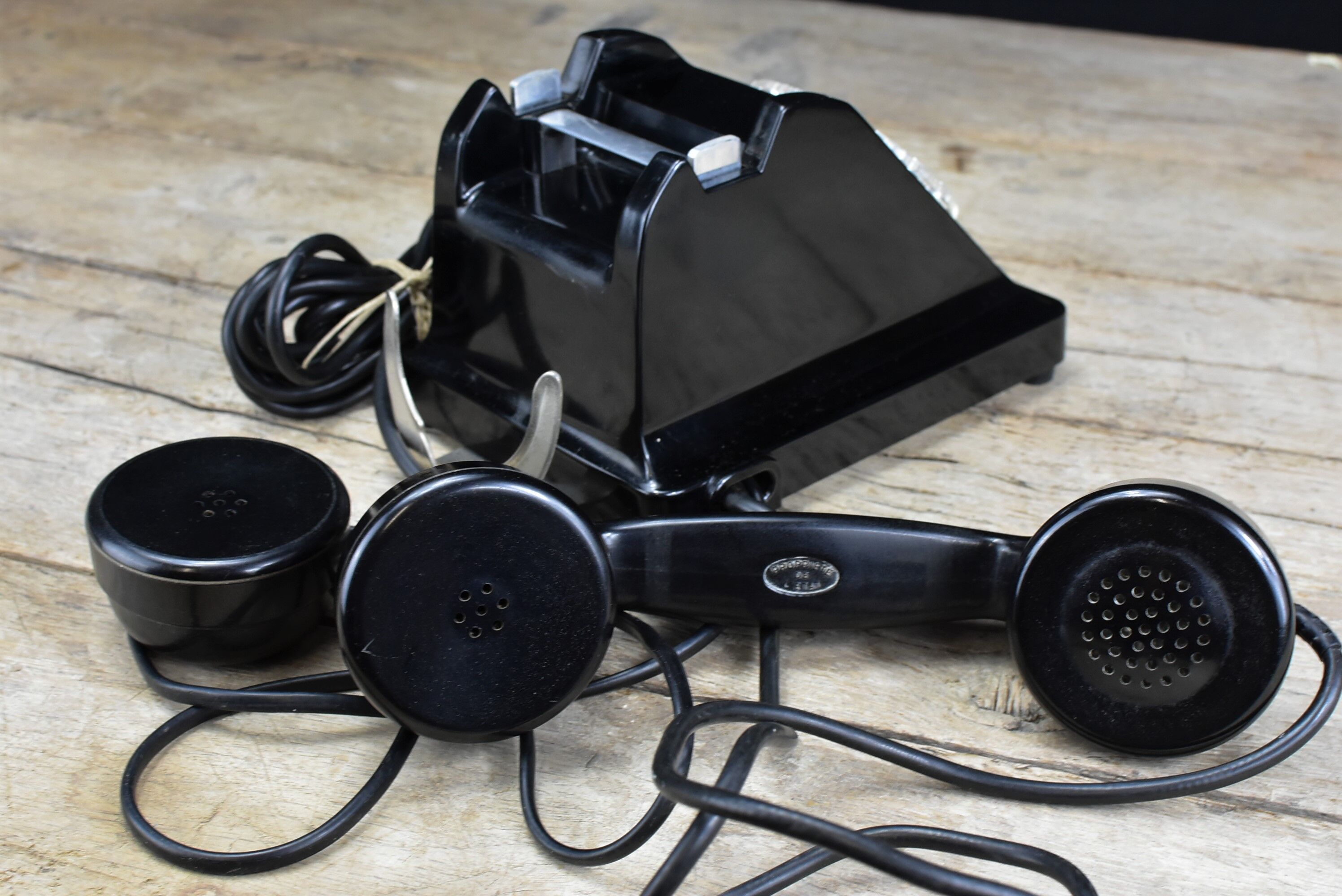 Bakelite phone black 60