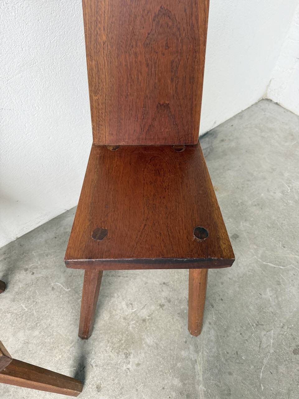 Paire de chaises brutaliste en chêne 1950
