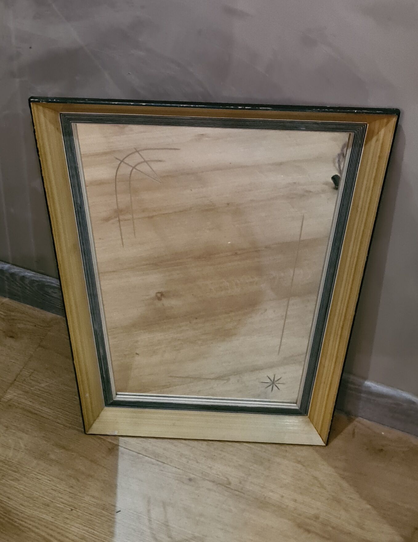 chiseled asymmetrical mirror of typical pattern 1950 a 60 ,52x65x45cm