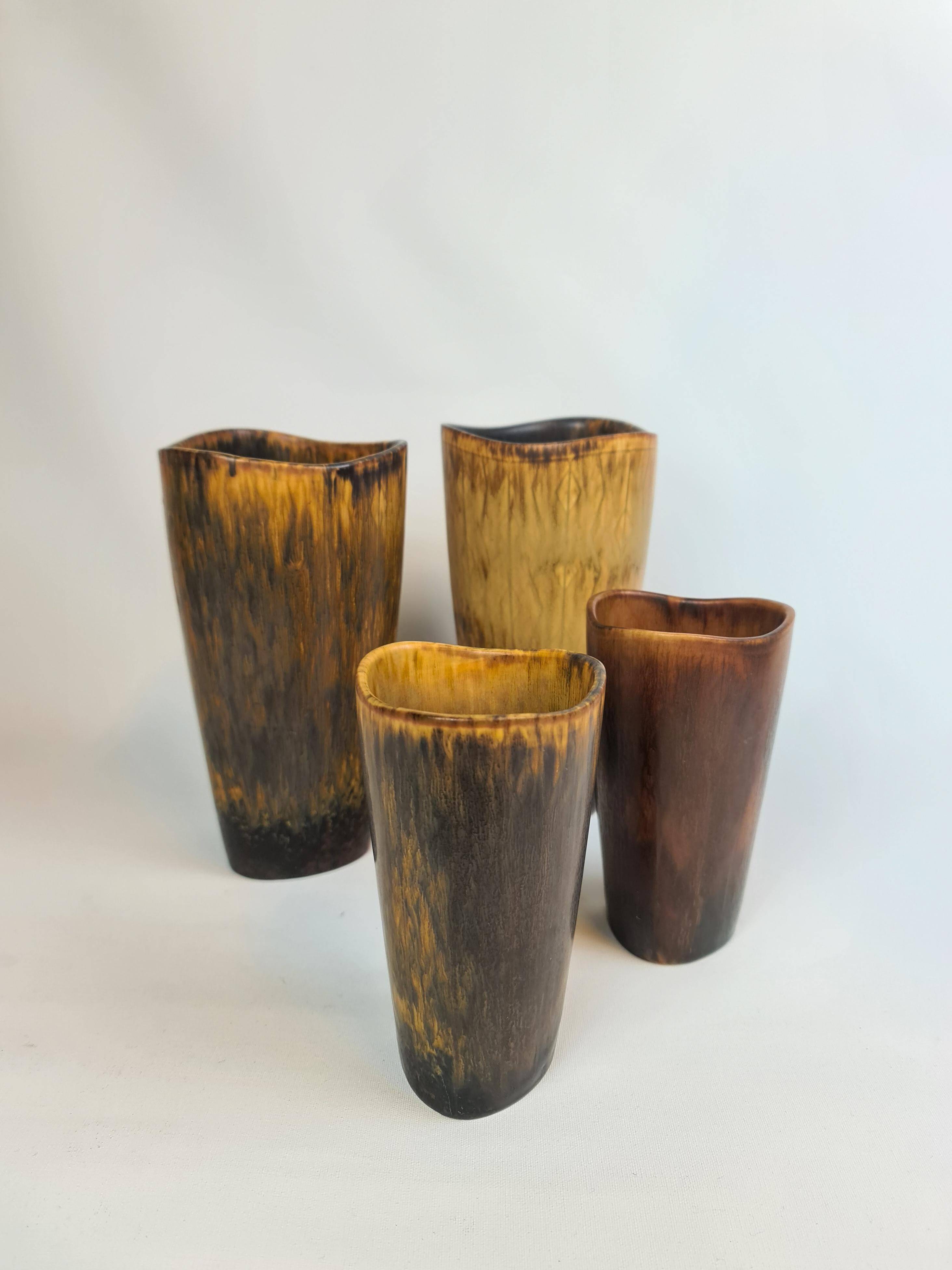 Set de 4 vases en céramique de style moderne du milieu du siècle Gunnar Nylund Rörstrand Suède
