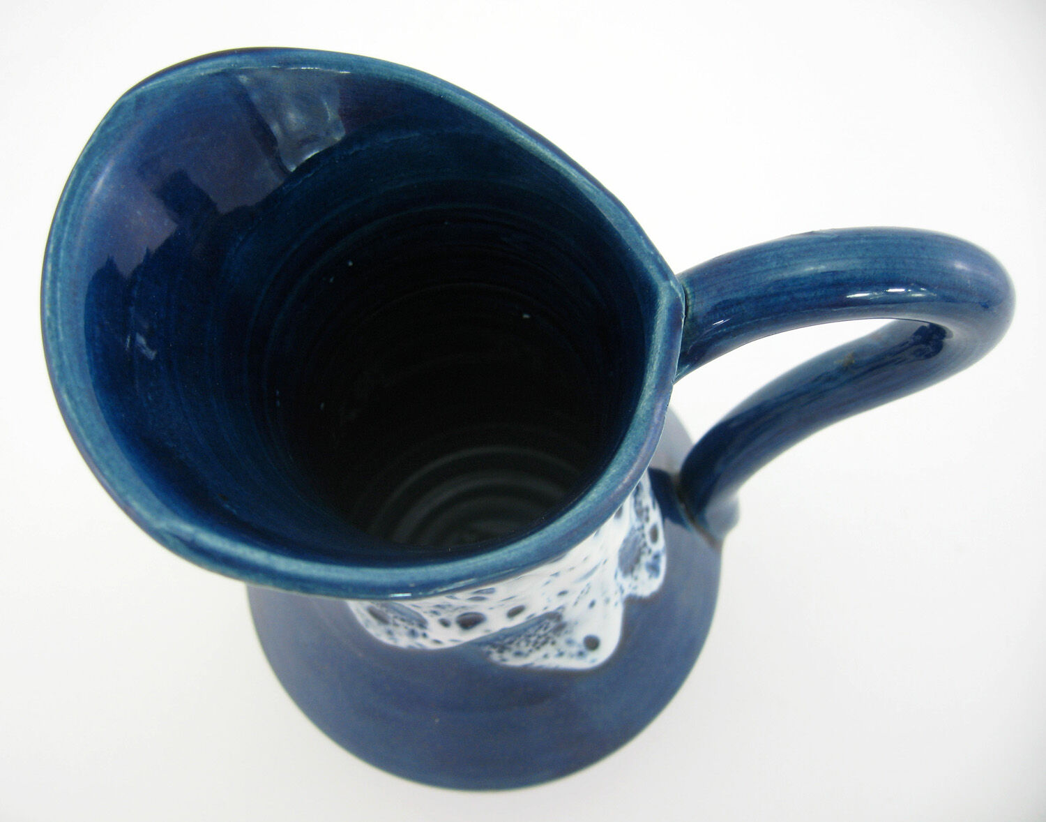 Pichet en céramique émaillée bleu marine - glaçure Fat Lava - vintage années 60