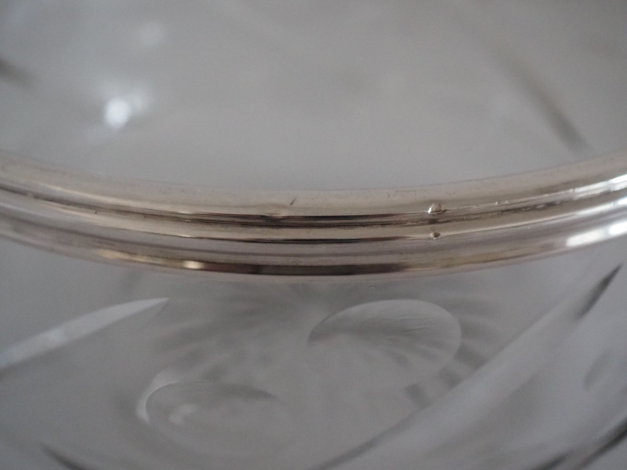Bowl in crystal cut and massive silver