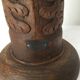 Pied de lampe en bois sculpté