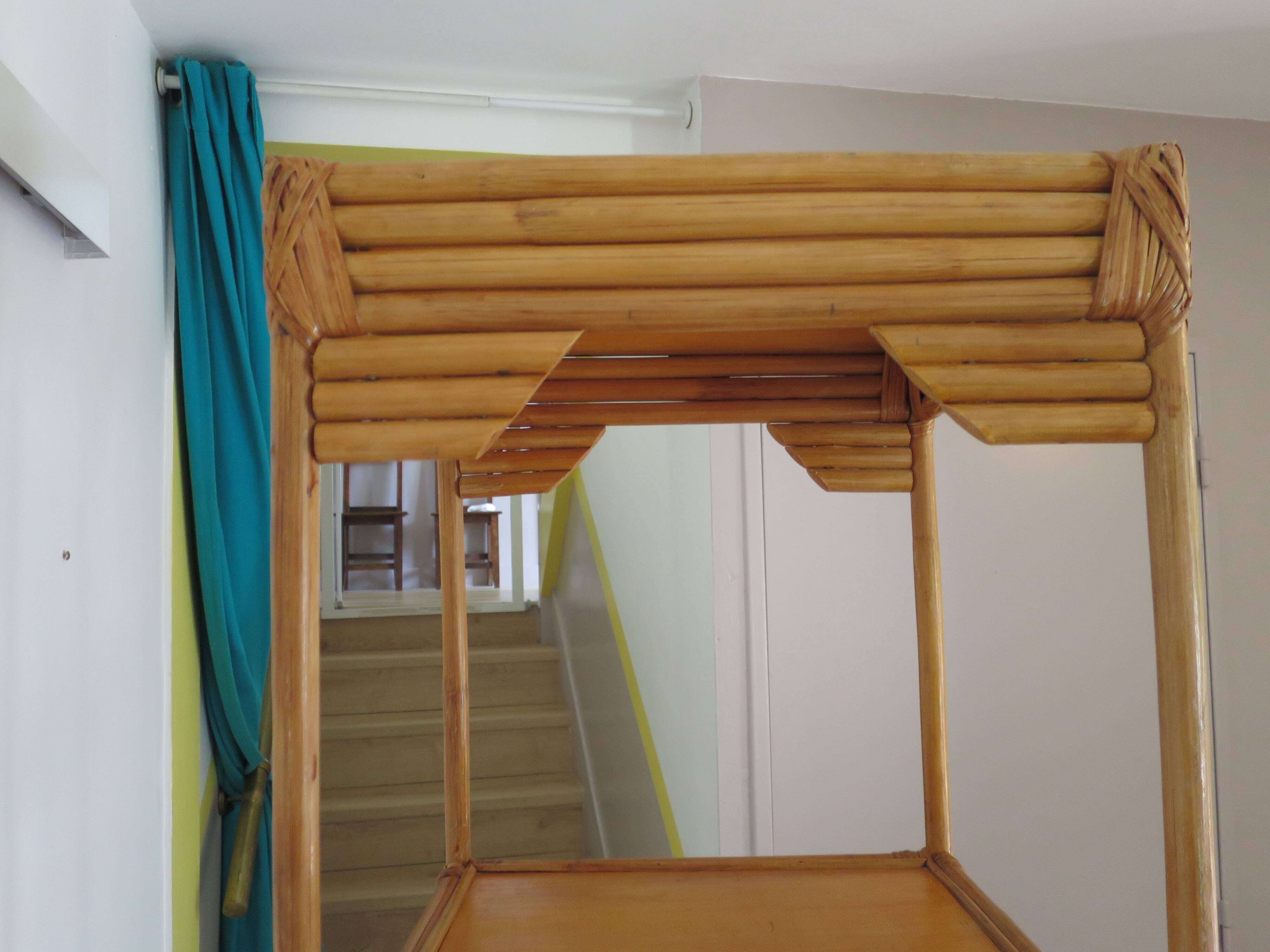 Storage column, wooden bookshelf and woven rattan.