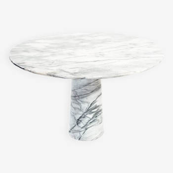 Round white marble dining table in the style of Angelo Mangiarotti