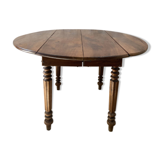 Extendable country table