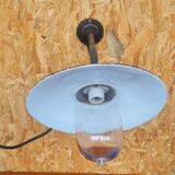 Exterior wall light in enamelled sheet metal