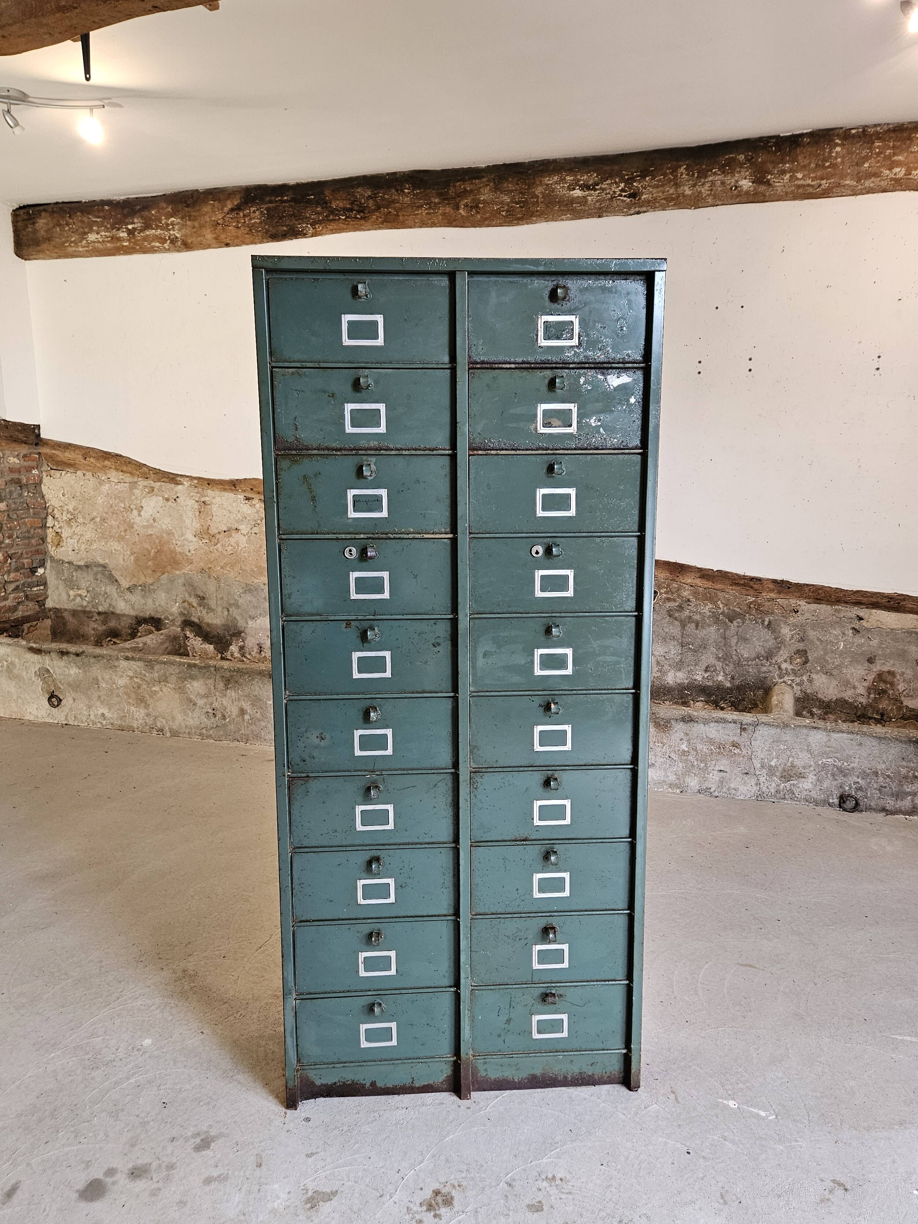 Clamshell furniture / Industrial metal furniture with two Strafor columns