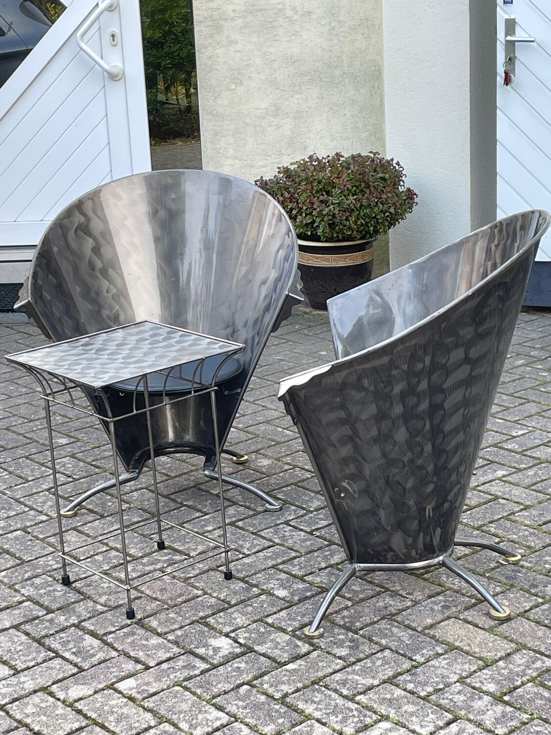 2 cone chairs and a table by Steel-Line