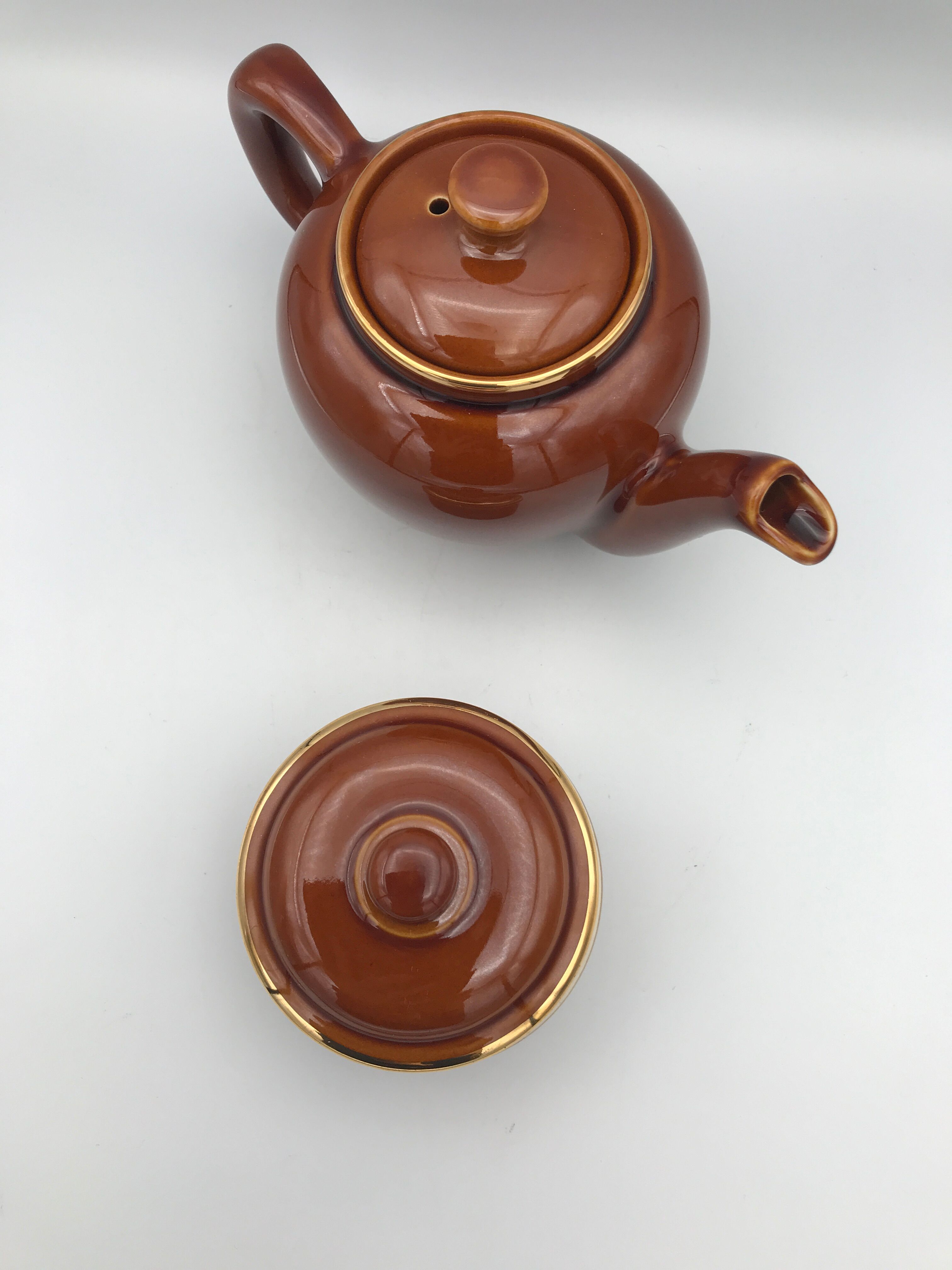 Teapot AND sugarpot