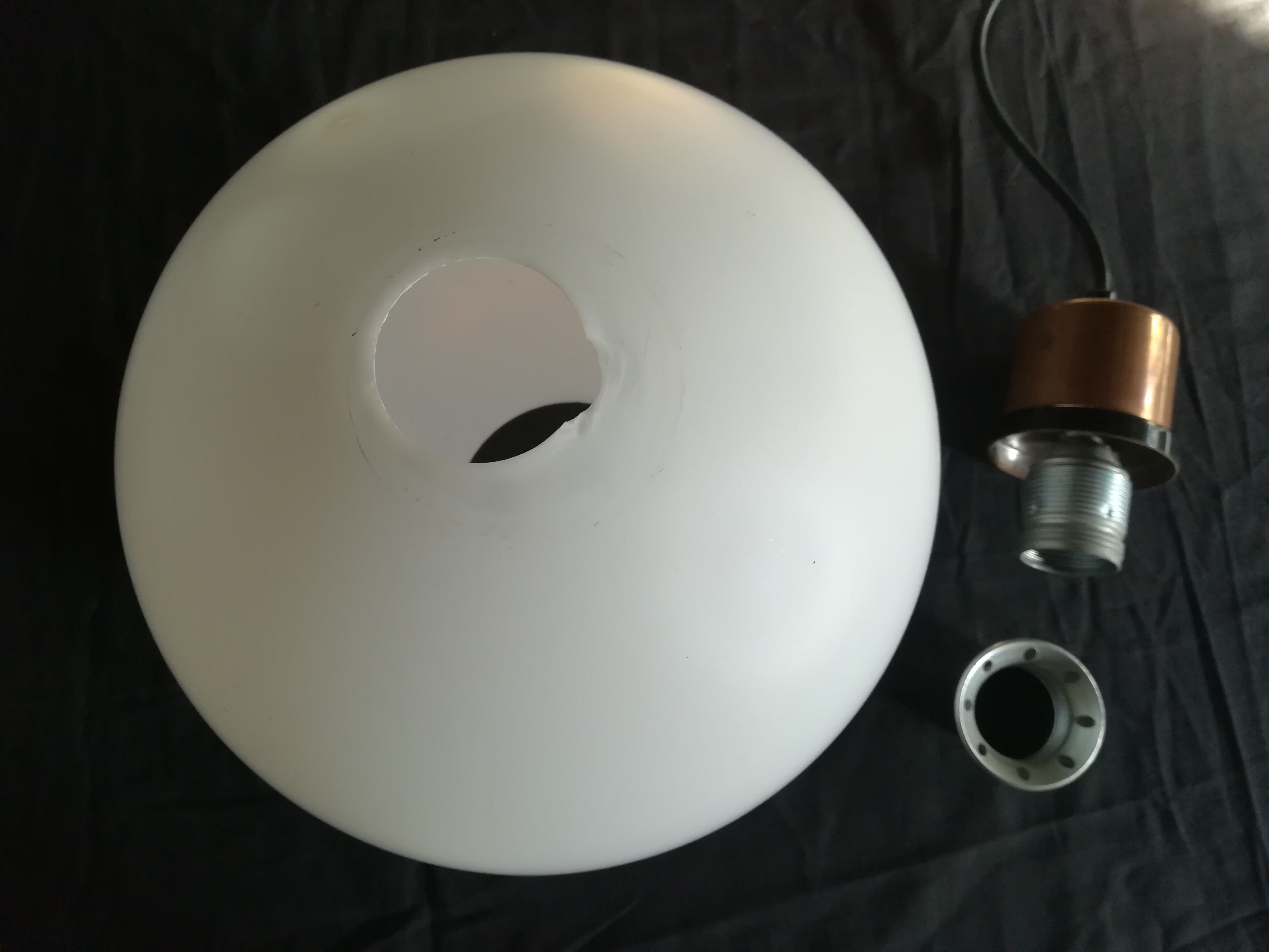 Pendant lamp ball in opaline