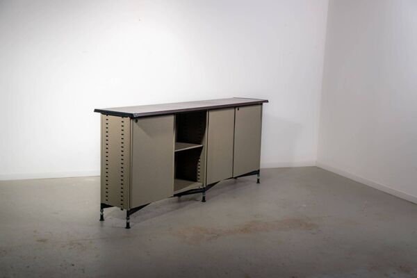 Buffet de la série Spazio par le Studio BBPR pour Olivetti, vers 1960.