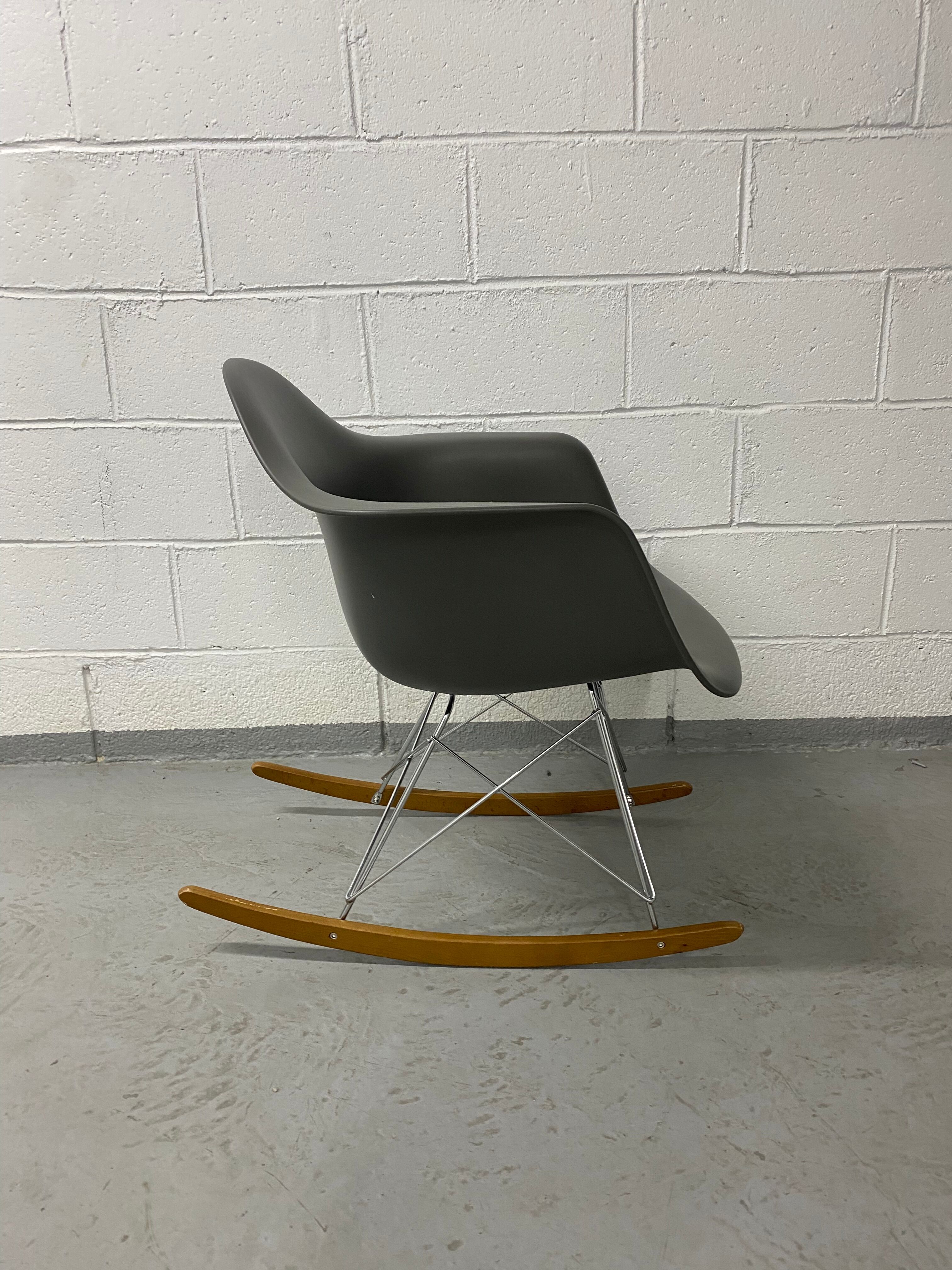 Fauteuil RAR de Charles et Ray Eames édition Vitra