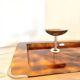 Plateau de service vintage en lucite façon écailles de tortue - Années 70