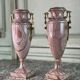 Paire d’urnes en marbre rose et bronzes dorés
