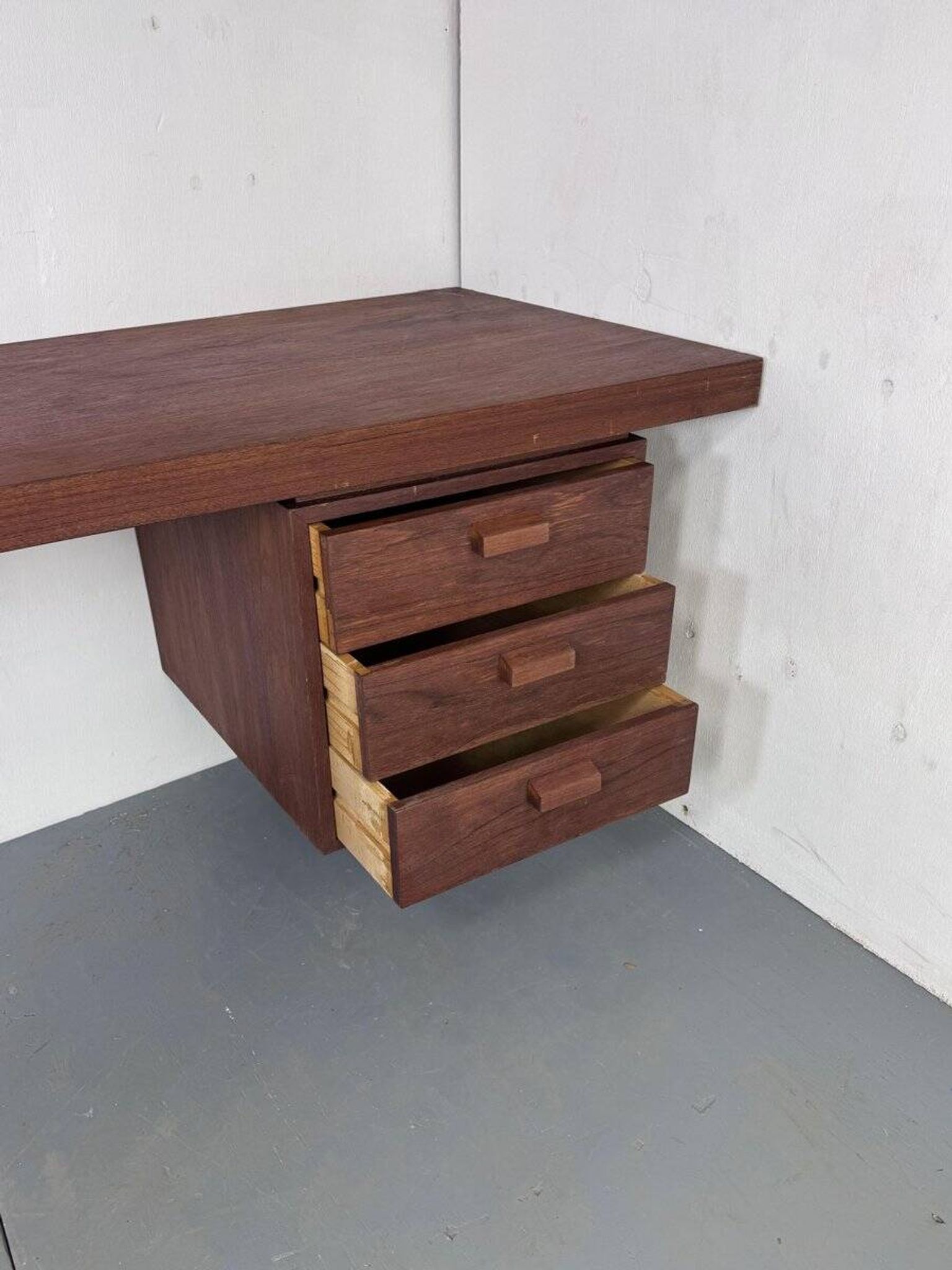 Bureau danois moderniste en teck, années 1950