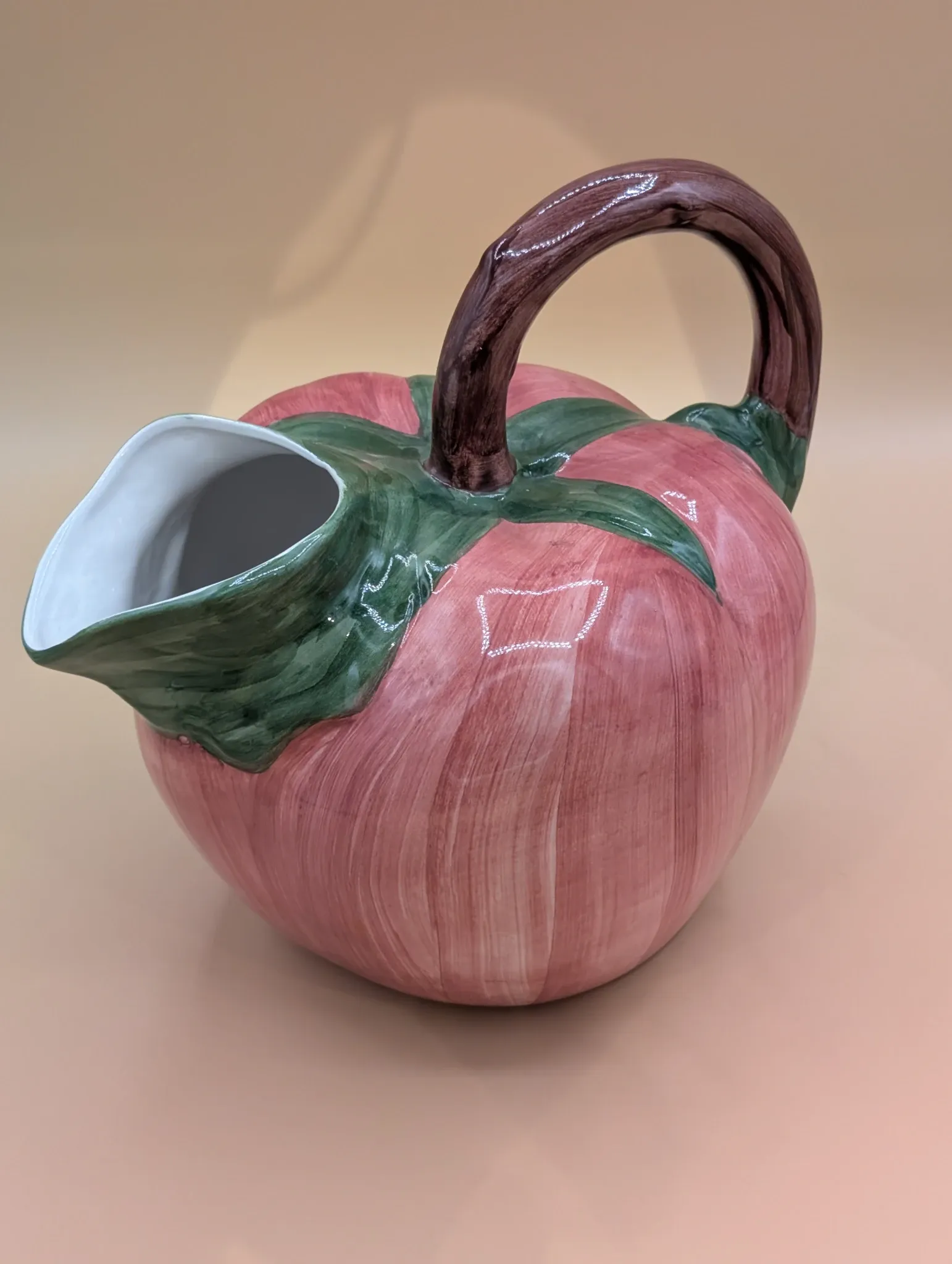 Large tomato jug in majolica